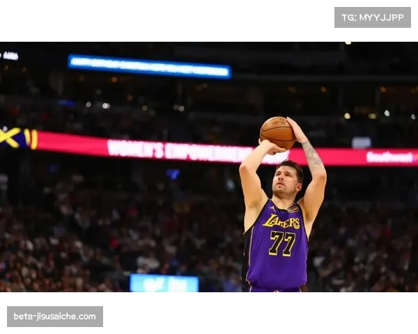 东契奇单赛季232记三分 超越拉塞尔成湖人队史第一 东契奇单赛季232记三分 超越拉塞尔成湖人队史第一